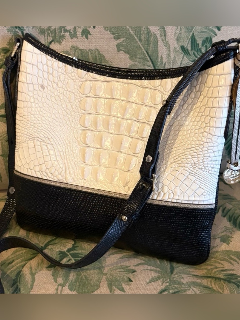 🎷🎶EUC Brahmin Jody Crossbody in Sugar Tri Texture🎶🎷